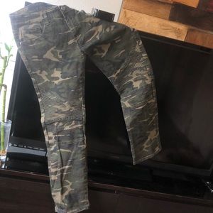 Skinny camo jeans size 34x 30